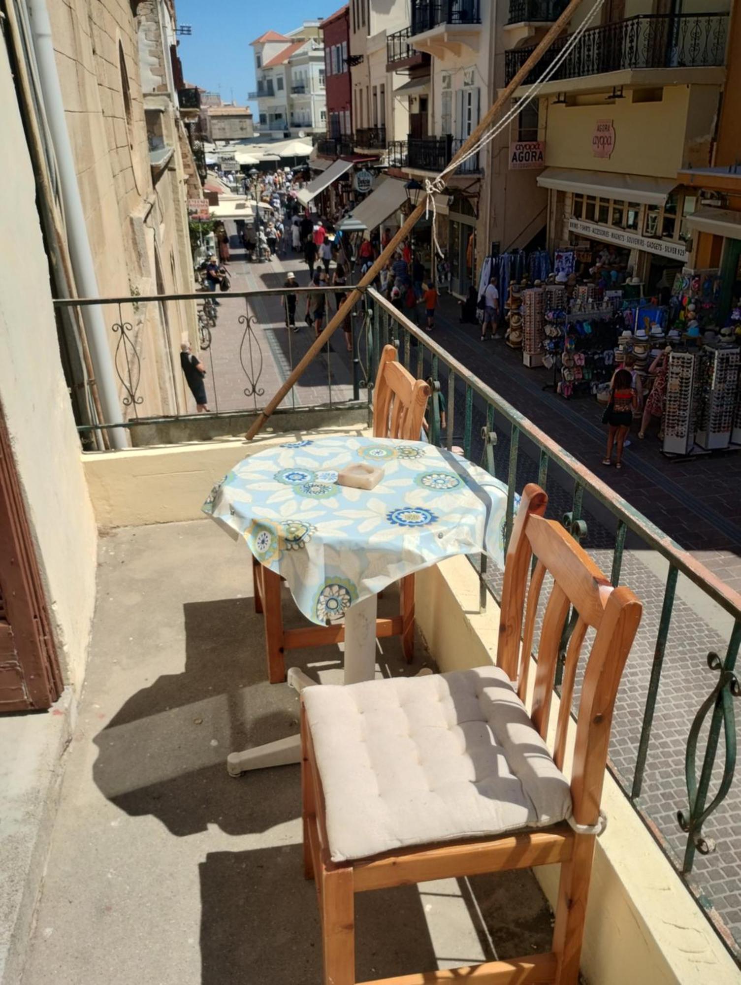 Han Stelios To Rent